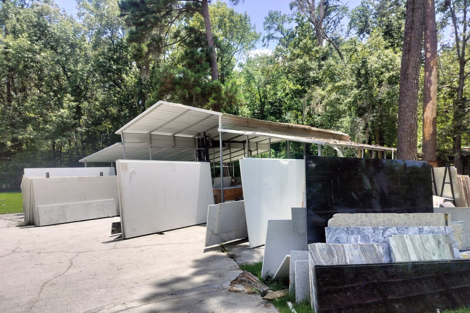 Granite and marble slab inventory in the Teleo stone yard